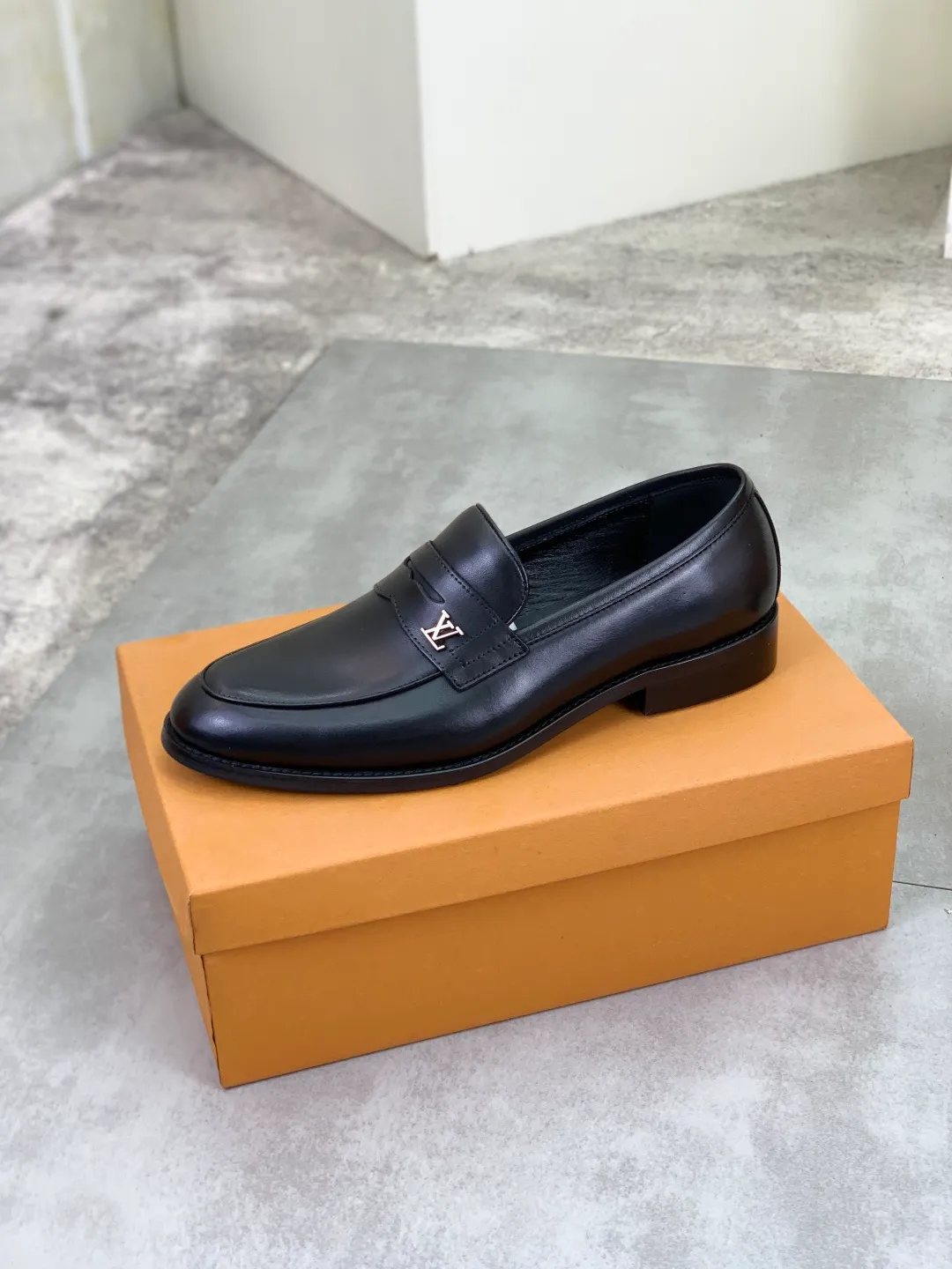 Men's Men's Shoes 💰P420 [New Style] 💰Yangli💎💎💎[Louis Vuitton] LV high-end men's formal business leather shoes, original order 1:1! Original imported calfskin, original metal buckle, imported sheepskin lining for feet, original outsole, men's shoe size: 39-45 (38.46 customized) black optional